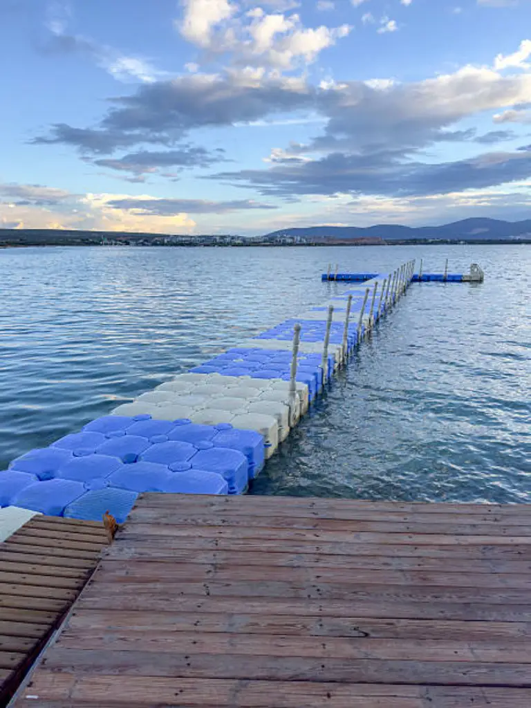 Plastic modular floating dock1