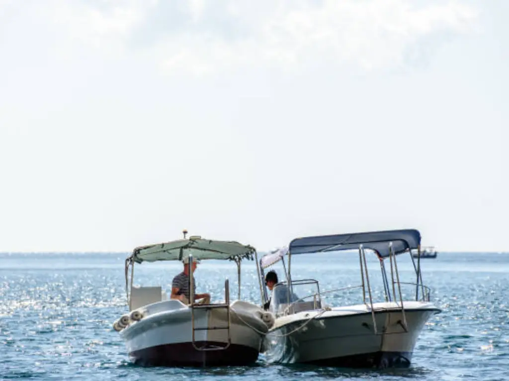 how to drive a pontoon boat