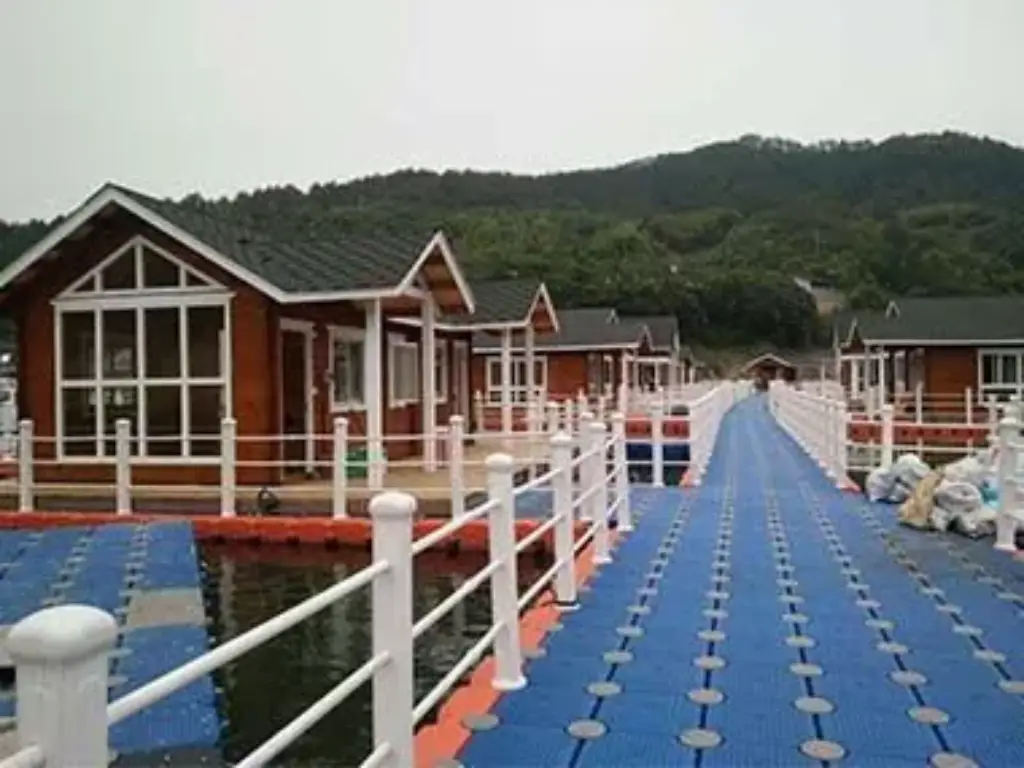 Floating-Restaurant