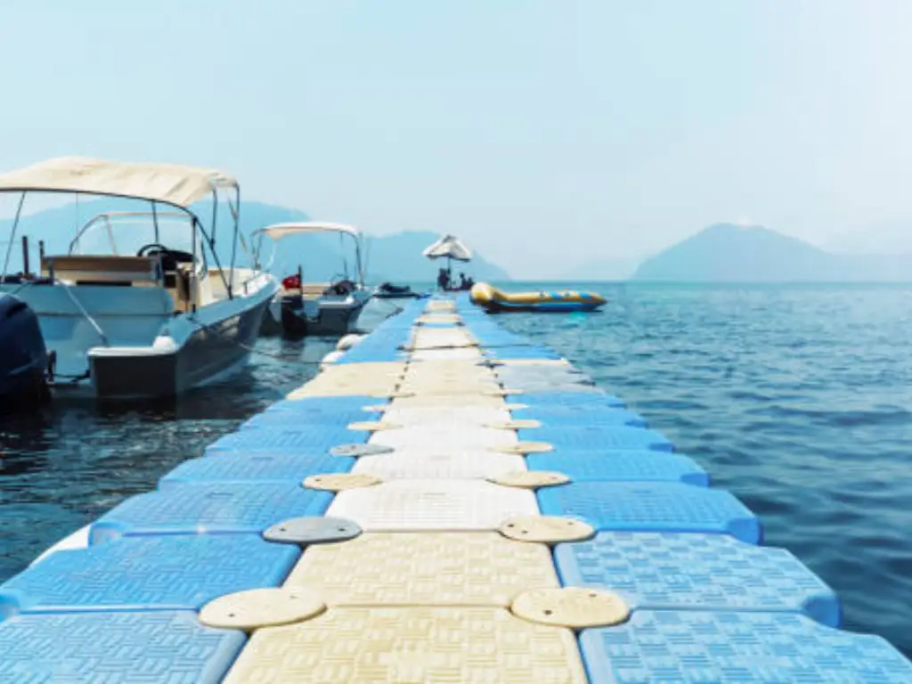 Floating vs. Fixed Docks2