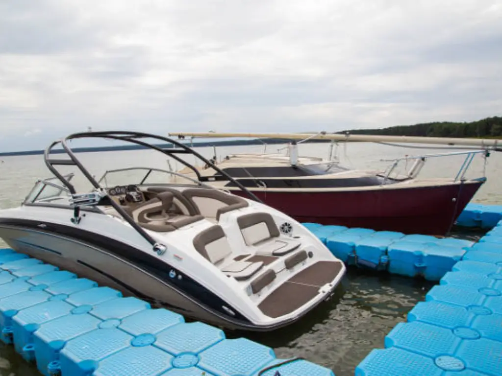 how to dock a pontoon boat4