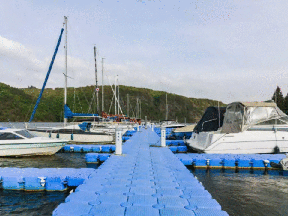 floating docks Vs. fixed docks4