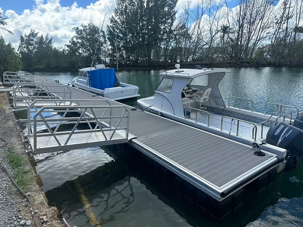 Installation d'un quai flottant